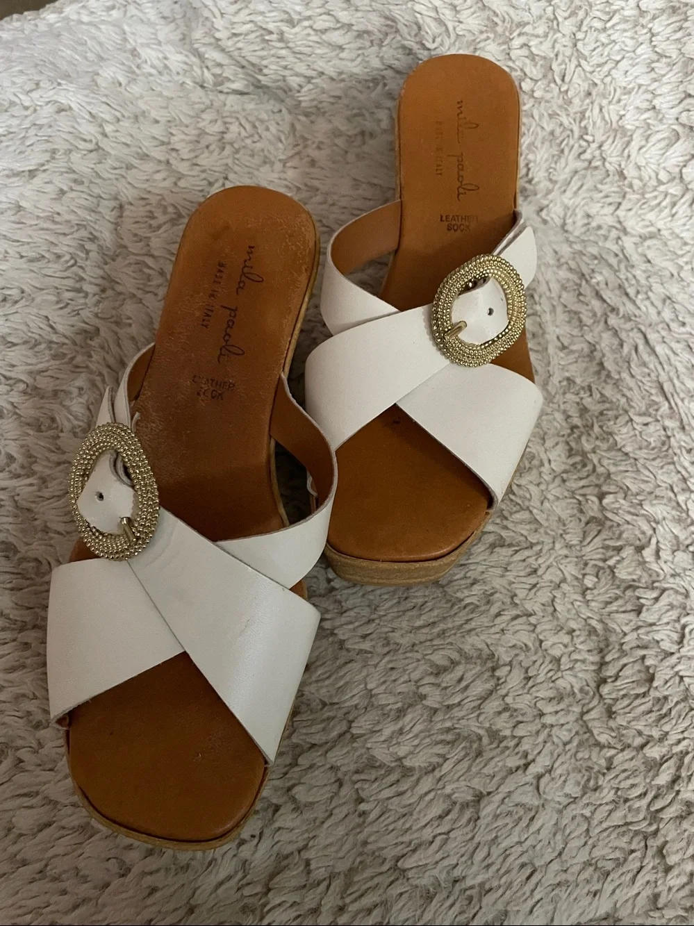 White Leather Wedge Sandals with Decorative Buckle